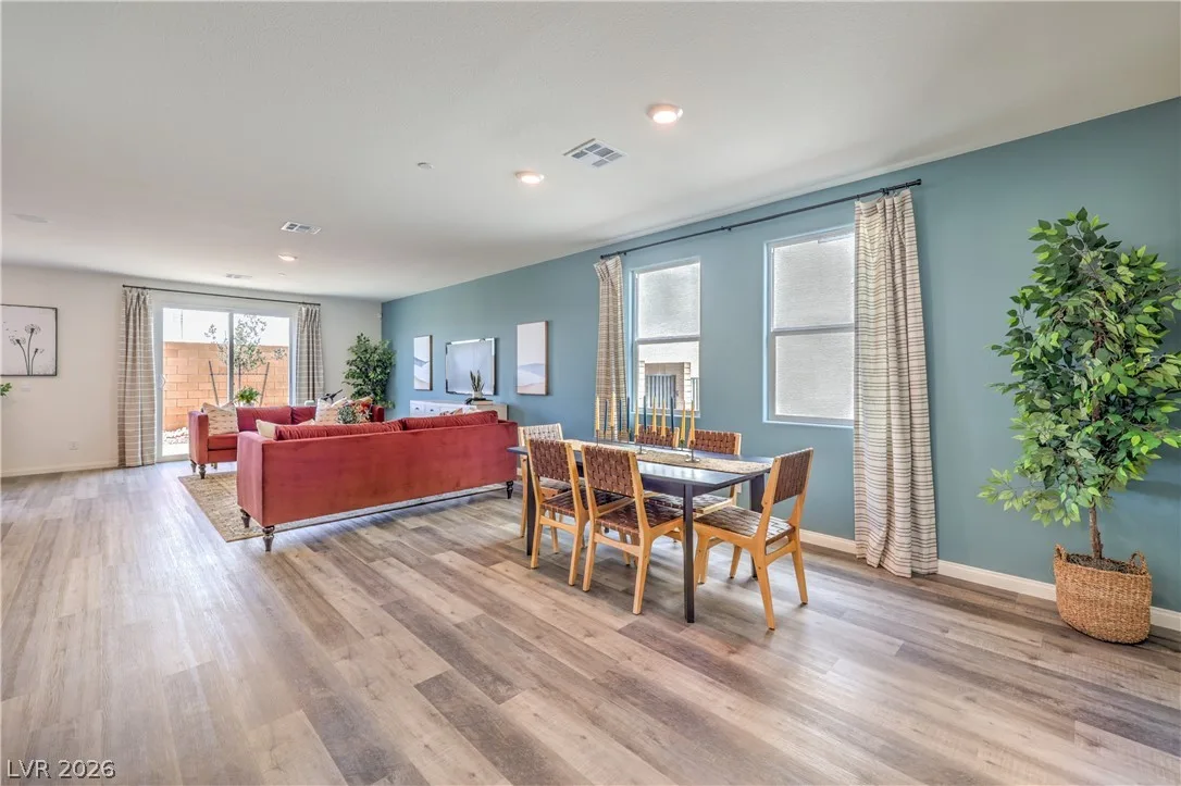 1040 Peacock Plume Street — photo 5