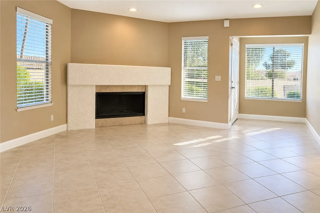 2200 Venus Avenue B — photo 2 of 6
